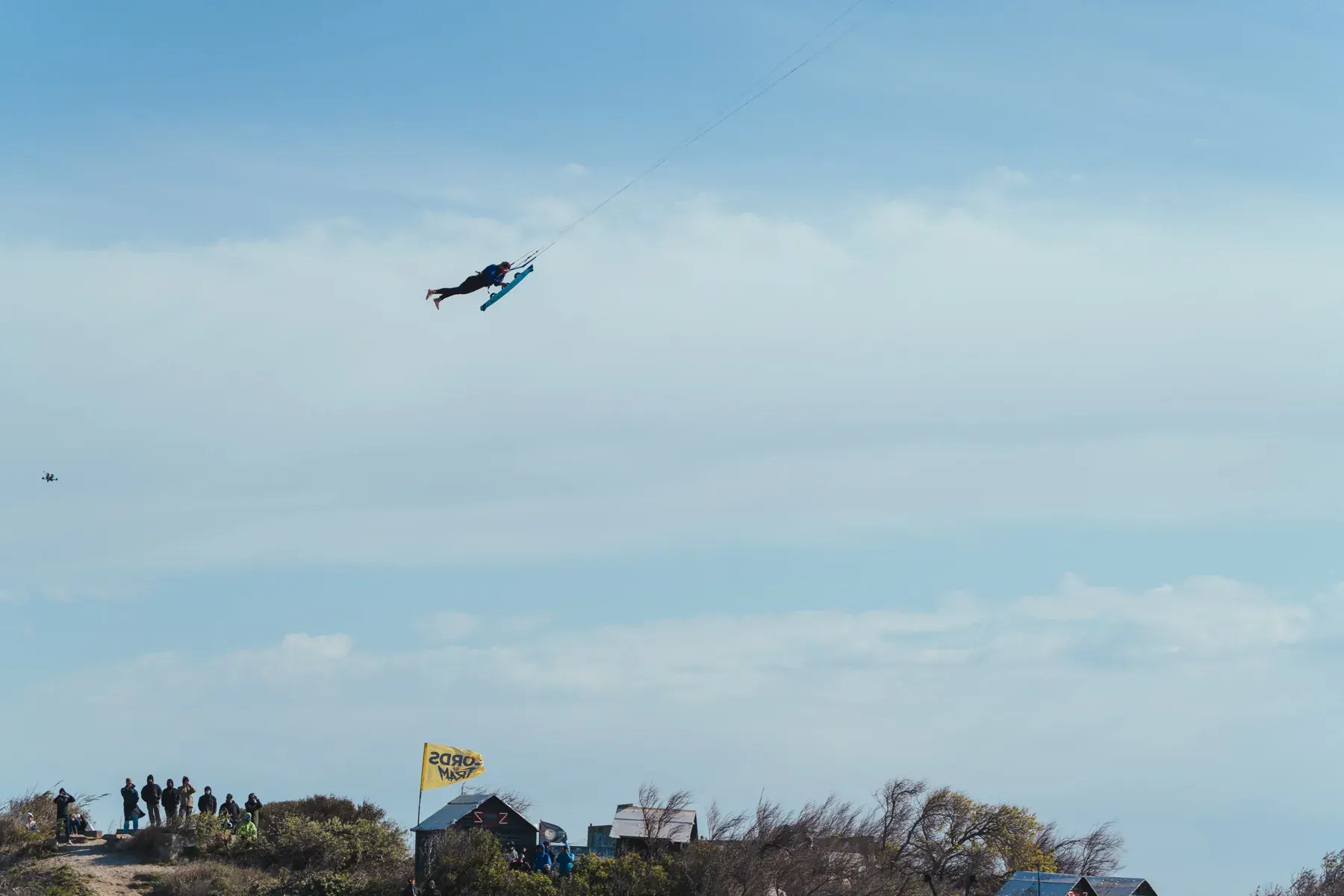 Finn Flügel boosting high above the lagoon at Port Barcarès